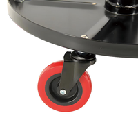 Tabouret professionnel pour réparation de motos avec élévateur hydraulique pour réglage de la hauteur, évitant les maux de dos pendant les réparations.