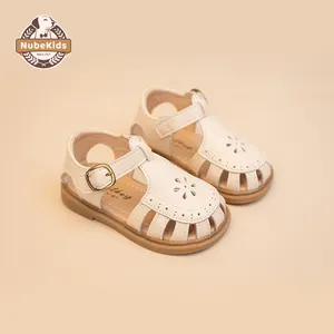 Nueva Llegada Estilo Retro Británico Personalizado Color Sólido T-Strap Ahueca hacia fuera los Zapatos Niños Sandalias para Niñas