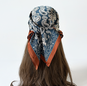 Hijab en mousseline pour femme avec imprimé floral, long foulard léger pour usage quotidien, motif blanc et noir - Product Image 6