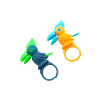 En gros, mini jouet anneau à doigt pour enfants, jouet anneau en plastique en forme d'oiseau hibou-coureur, jouet capsule de distribution pour enfants, petit jouet en plastique