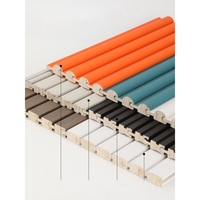 Panneaux muraux cannelés en plastique WPC imperméables Bureau Maison Pilier simple Grille rotative Conception de mur flexible Pilier incurvé