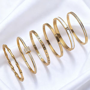 Brazalete de Diseño con Corte de Zirconia en Acero Inoxidable, Venta al por Mayor, Brazalete de Moda con Números Romanos Dorados - Product Image 2