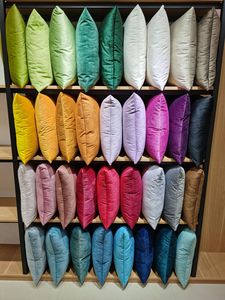 بسعر الجملة رخيص 45*45 مربع متعدد الألوان سائب بلون سادة سادة سادة غطاء وسائد رمي مخملية - Product Image 3