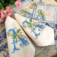 Serviettes en lin réutilisables carrées brodées de monogrammes floraux vintage, personnalisables avec initiales, pour dîner, table, mariage, banquet de luxe