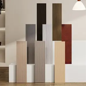 Moderne Holzmaserung PVC selbstklebende Wand Sockelleiste Kunststoff Grenzüberzug flexible Schaumstoff-Skirting-Leiste dekorative Formteile