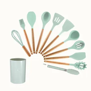 Bán buôn 12 cái màu xanh lá cây tùy chỉnh Nylon Non-Stick Silicone nấu ăn đồ dùng nhà bếp thiết lập với tay cầm bằng gỗ