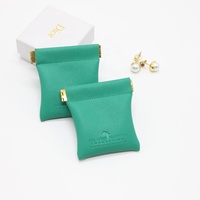 Pochette en cuir pour boucles d'oreilles, Logo personnalisé avec gaufrage, fermeture aimantée, Mini emballage de montre de luxe, sac pour bijoux en cuir Pu