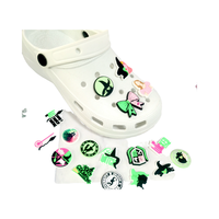 Breloques de chaussures en PVC sur le thème des dessins animés d'horreur 'Magic Girl', cadeaux DIY abordables sur le thème du cinéma et fournitures pour fêtes sur le thème des sorcières, décorations pour sabots sur le thème 'Wicked'