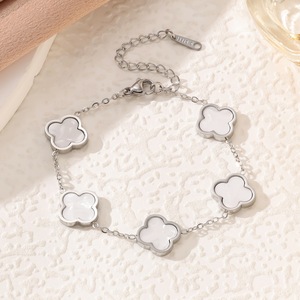 Nuovo Trifoglio a Quattro Foglie alla Moda ----   Bracciale Placcato Oro 18K con Diamanti, Gioiello da Donna Resistente allo Sbiadimento - Product Image 4