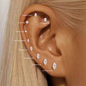Pendiente de Moissanita de Plata de Ley S925 con Baño de Oro Blanco y Engaste Invisible, Tipo Labret de Parte Trasera Plana - Product Image 6