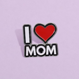 Broche de Esmalte I love MOM, Pin Metálico con Letra Mamá y Corazón Rojo, Joyería de Moda para Regalo del Día de la Madre - Product Image 3