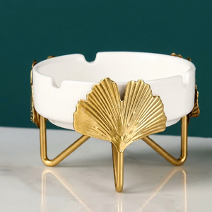 Cendrier de bureau moderne rond blanc avec design coquille dorée pour la décoration de la maison - Product Image 2