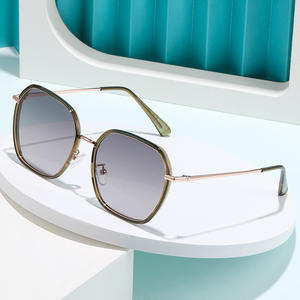 Lunettes de soleil carrées pour femmes Ks-3848, monture noire, verres TAC, protection UV400, utilisation en extérieur - Product Image 2