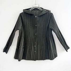 Vente en gros de vestes plissées noires vintage en fausse Offre Spéciale personnalisées Bomber veste en polyester/coton pour femmes - Product Image 4