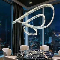 Lustre en cristal minimaliste de style italien Luminaire de luxe pour escalier à haut plafond Villa Duplex Loft Hôtel Anneau Ruban Fer