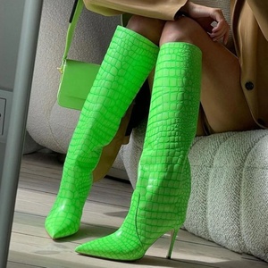 Botas de cuero con estampado animal verde fluorescente, botas cortas hasta la rodilla, zapatos de moda de invierno, tacón con punta puntiaguda, talla grande 43 - Product Image 1