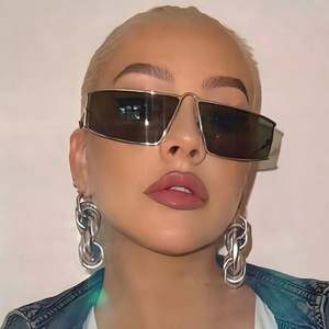 Gafas de Sol Rectangulares de Metal con Logotipo Personalizado, Moda 2025, para Hombre y Mujer, UV400, Montura Pequeña de Aleación Hueca, Estilo Ojo de Gato - Product Image 3