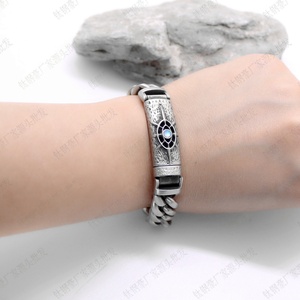 Bracelet chaîne cubaine en acier inoxydable avec fermoir œil en pierre bleue, bijou étanche et durable pour homme, idéal pour le quotidien - Product Image 4