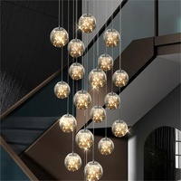 Lustres et suspensions modernes en forme de boule de verre LED pour escaliers suspendus en colimaçon pour villa duplex du milieu et du milieu