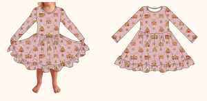 Abito a piroetta a maniche lunghe con motivo personalizzato a forma di cuore e stampa floreale abito da ragazza con motivo personalizzato per bambini - Product Image 3