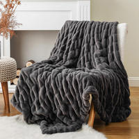 Plaid en fausse fourrure de lapin gris élastique, froncé et moelleux, double face, doux et chaud pour chambre et salon