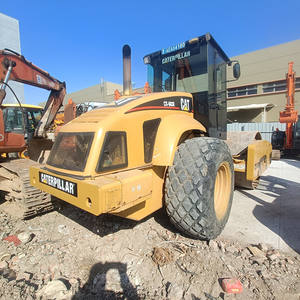 Compactadora Caterpillar CS683E usada, sistema hidráulico completo, excelente estado, con buen motor diésel de 110 kW. - Product Image 2