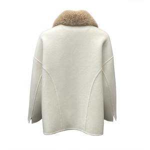 <span class=keywords><strong>Manteau</strong></span> en laine <span class=keywords><strong>blanc</strong></span> élégant pour <span class=keywords><strong>femme</strong></span> avec col en fourrure de mouton bouclée exquise, épaules tombantes, coupe oversize, vêtement d'hiver - Product Image 2
