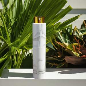 Perfume Corporal No Label Candle Company Eau De Parfum 10ml en Envase Reutilizable con Aroma Floral Especiado Cálido - Product Image 3