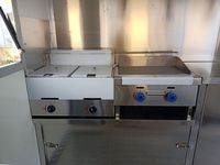 Nouveau Modèle Rôtissoire à Poulet Économique Camion Caravane Mobile Rapide Voiture Burger Bubble Tea Boutique Chariot Distributeur Kiosque à Café Intérieur Alimentaire