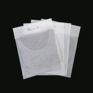 Bolsa <span class=keywords><strong>de</strong></span> transporte <span class=keywords><strong>con</strong></span> cremallera <span class=keywords><strong>de</strong></span> CPE esmerilado personalizada GRS <span class=keywords><strong>con</strong></span> asa para camisetas, sudaderas y calcetines, <span class=keywords><strong>con</strong></span> logo impreso personalizado, reutilizable, tipo Ziplock para ropa - Product Image 2