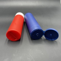 Bouteille de lotion rouge de couleur personnalisée flacon HDPE de 150ml avec bouchon à rabat contenant de lotion pour le corps gel douche pressé emballage cosmétique