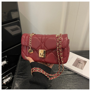 Nuova Borsa a Tracolla Piccola Quadrata da Donna 2026, alla Moda e Versatile, con Tracolla a Catena Trapuntata a Rombi e Patta - Product Image 1