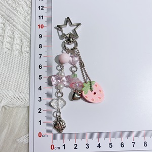 Đáng Yêu Kawaii Dâu Tây Đính Cườm Dangle <span class=keywords><strong>Keychain</strong></span> Với Màu Hồng Trái Cây Màu Đỏ Trái Tim Cung Ngọc Trai Bạc Clip Cho Túi Điện Thoại Quà Tặng - Product Image 5