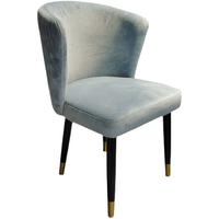 Chaise de salle à manger moderne de luxe JP en velours bleu poussière, dossier incurvé, rembourrée avec pieds à pointes dorées pour hôtel, café, maison