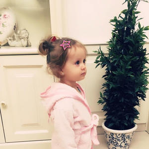 Pince à cheveux antidérapante étoile couleur bonbon pour enfants, design à bords effet goutte de peinture pour la décoration des cheveux des filles - Product Image 2