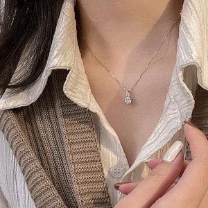 <span class=keywords><strong>Collana</strong></span> farfalla <span class=keywords><strong>con</strong></span> nodi farfalla tempestati di diamanti che la rendono una <span class=keywords><strong>collana</strong></span> lussuosa e Versatile per le donne N8000115 - Product Image 4