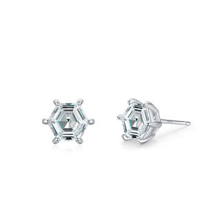 Boucles d'oreilles clous hexagonales en argent sterling S925 classiques, personnalisables, avec zircon taillé hexagonal, pour un usage quotidien par les femmes. - Product Image 1