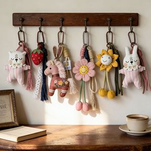 Lindo Colgante de Animal de Dibujos Animados Hecho a Mano con Flor 3D de Tela Estilo Bosque, Llavero Vintage para Bolso, Cordón, Decoración para Estudiantes, Turismo - Product Image 1