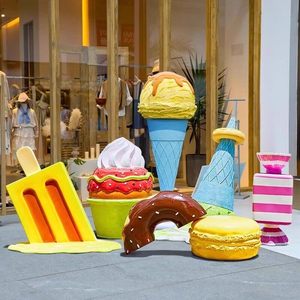 Statue en résine en forme de cône de crème glacée, grand modèle, motif tourbillon arc-en-ciel, couleur personnalisable, pour toile de fond photo et événements en magasin - Product Image 1