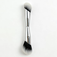 Pinceau de maquillage double embout 2-en-1, pinceau de contour et de fond de teint biseauté, poils synthétiques doux, logo personnalisé OEM