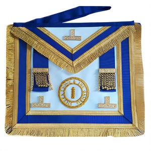 Tablier brodé à la main en bois, collège, robe complète avec badge - Product Image 1