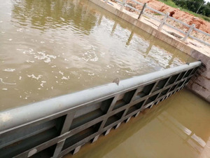 Porte battante hydraulique automatique en acier pour barrage |   Clapet de régulation pour le contrôle des inondations et la rétention de l'eau dans les rivières - Product Image 3