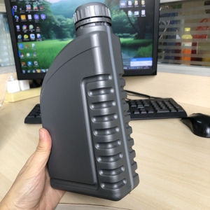 Vente en gros de bouteilles d'huile moteur en plastique HDPE de <span class=keywords><strong>1L</strong></span> avec bouchon à vis, fabriquées par soufflage automatique - Product Image 1