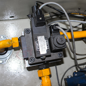 Prensa hidráulica para neumáticos con molde H Tipo de pórtico <span class=keywords><strong>180</strong></span> toneladas Tipo de Marco Máquina de prensa hidráulica 100ton - Product Image 3