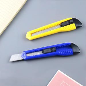 Cuchillo utilitario Chenguang de 18 mm con hoja de acero al carbono y mango de plástico amarillo para cortar papel tapiz y embalajes - Product Image 3