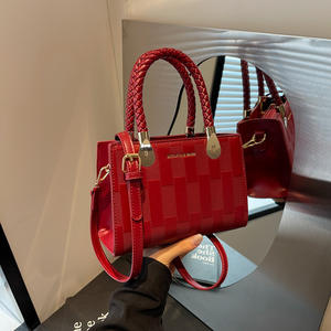 Bolsos de estilo francés minimalista a la moda, bolsos de hombro, bandolera de cuero PU para mujer y Mujer - Product Image 3