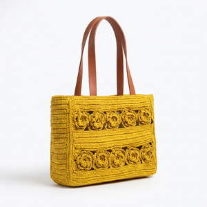 Sac fourre-tout en raphia jaune de Madagascar ANA avec broderie florale, bandoulière portable pour usage quotidien, affaires, plage et voyages - Product Image 3