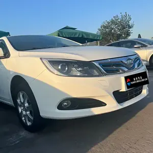 BYD E5 автомобиль такси Подержанный автомобиль китайский электромобиль 2017 2018 2019 года в оригинальной краске BYD E5