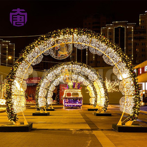 Arcos Navideños Repetitivos que Crean un Camino Festivo Rítmico para Calles Comerciales, Parques, Resorts y Plazas Públicas - Product Image 2