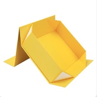 Boîte-cadeau de valise pliante en papier kraft avec fermeture magnétique et poignée pour emballage de vêtements de luxe avec impression en relief